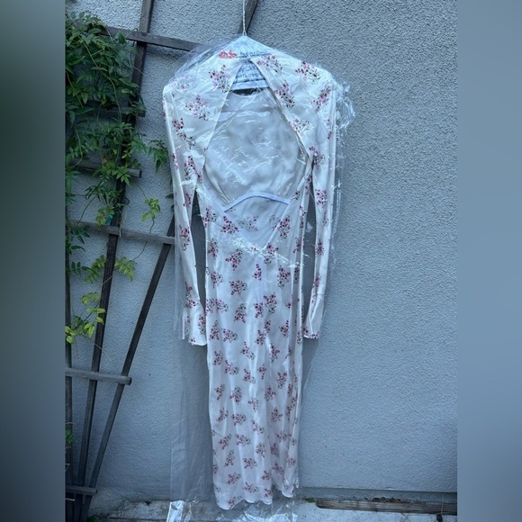 Les Reveries Floral-Print Silk Maxi Dress - Picture 8 of 10